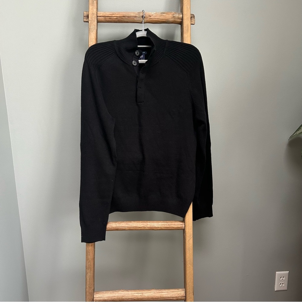 Gap men’s size L stand collar athletic fit black sweater